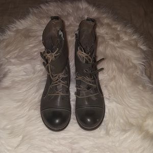 Lace up sporty boots with buckles.